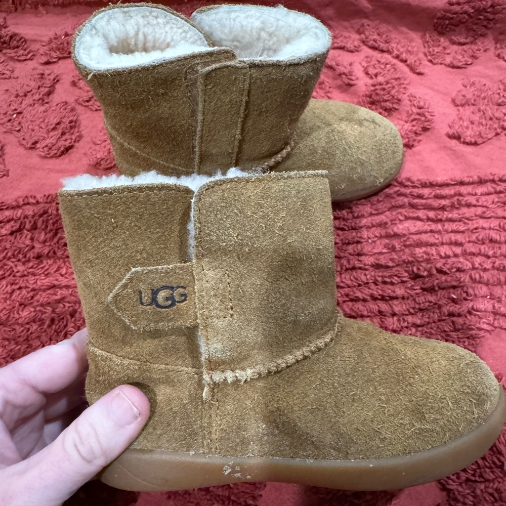 Toddler Keelan ll UGG boots with Velcro